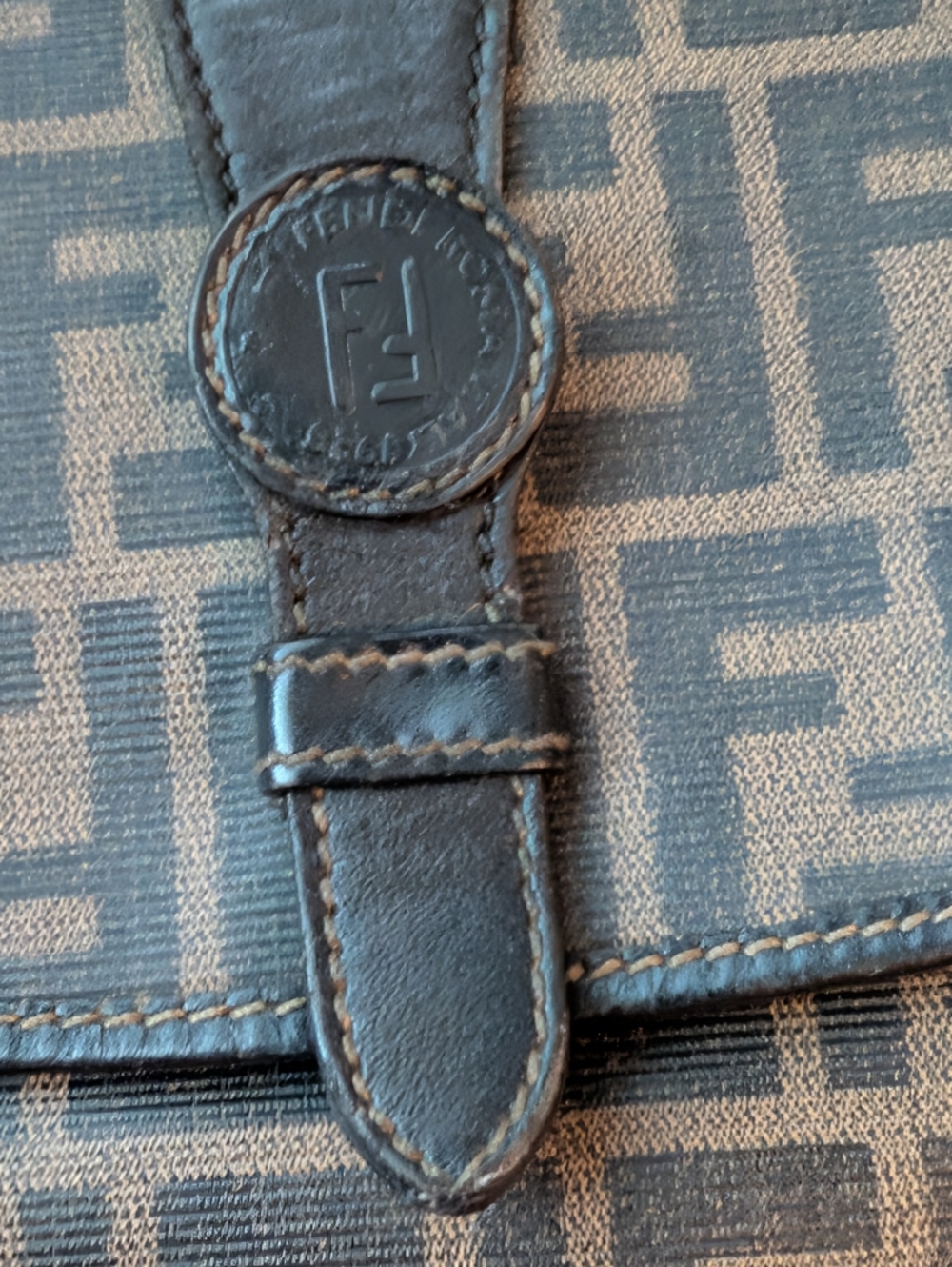 Fendi Vintages Restored Brown Zucca Canvas Crossbody Bag In Good Condition - Picture 8 of 16